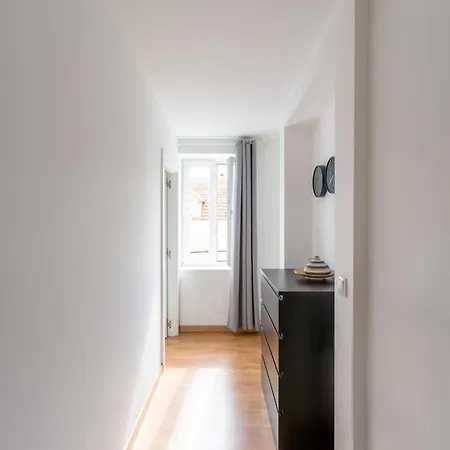 Hill House - No. 589a Apartment