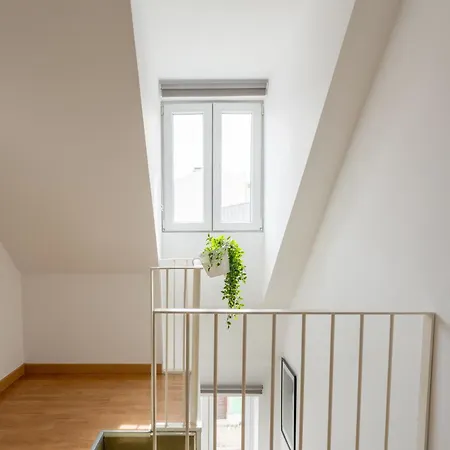 Apartment Hill House - No. 589a